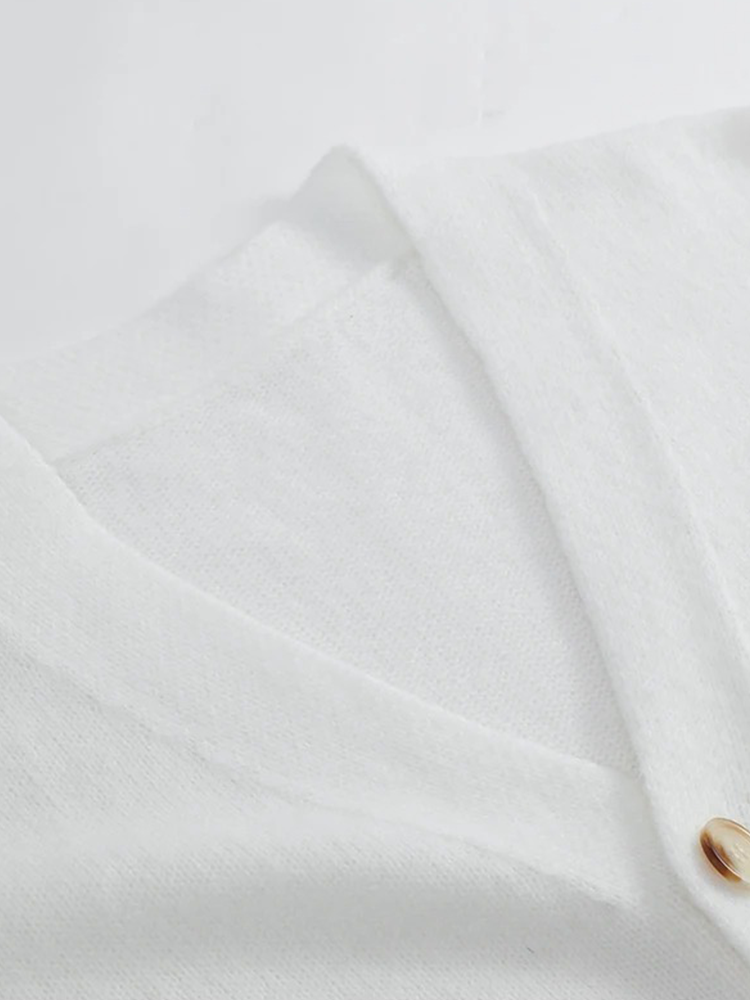 Effortlessly Elegant Garment with a Timeless Design