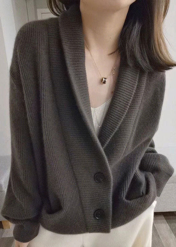 Well Tailored Cardigan with a Graceful Silhouette