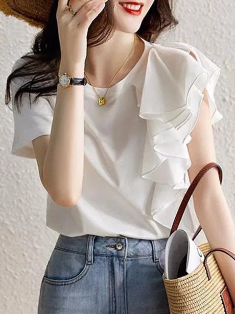Well Tailored Blouse with a Graceful Silhouette