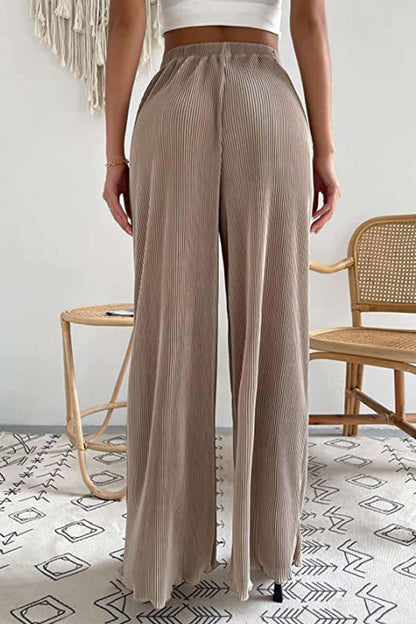 Effortlessly Elegant Pants with a Timeless Design