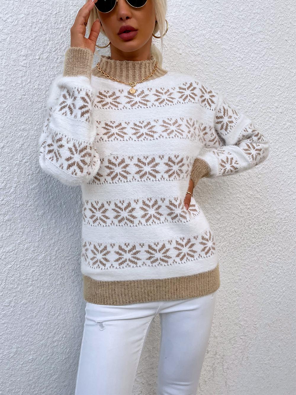 Effortlessly Elegant Sweater with a Timeless Design