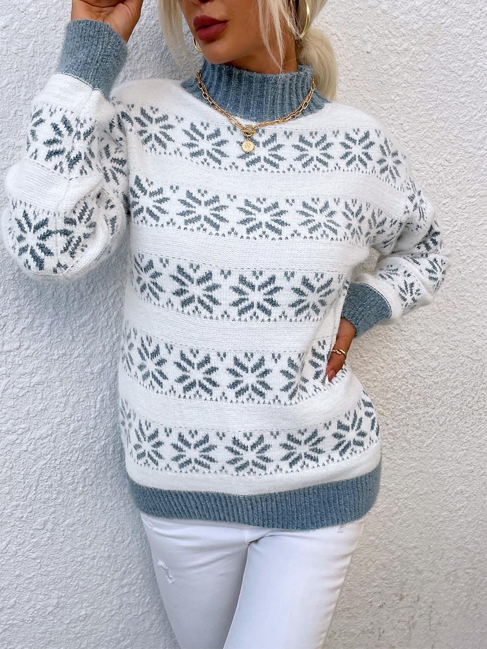 Effortlessly Elegant Sweater with a Timeless Design
