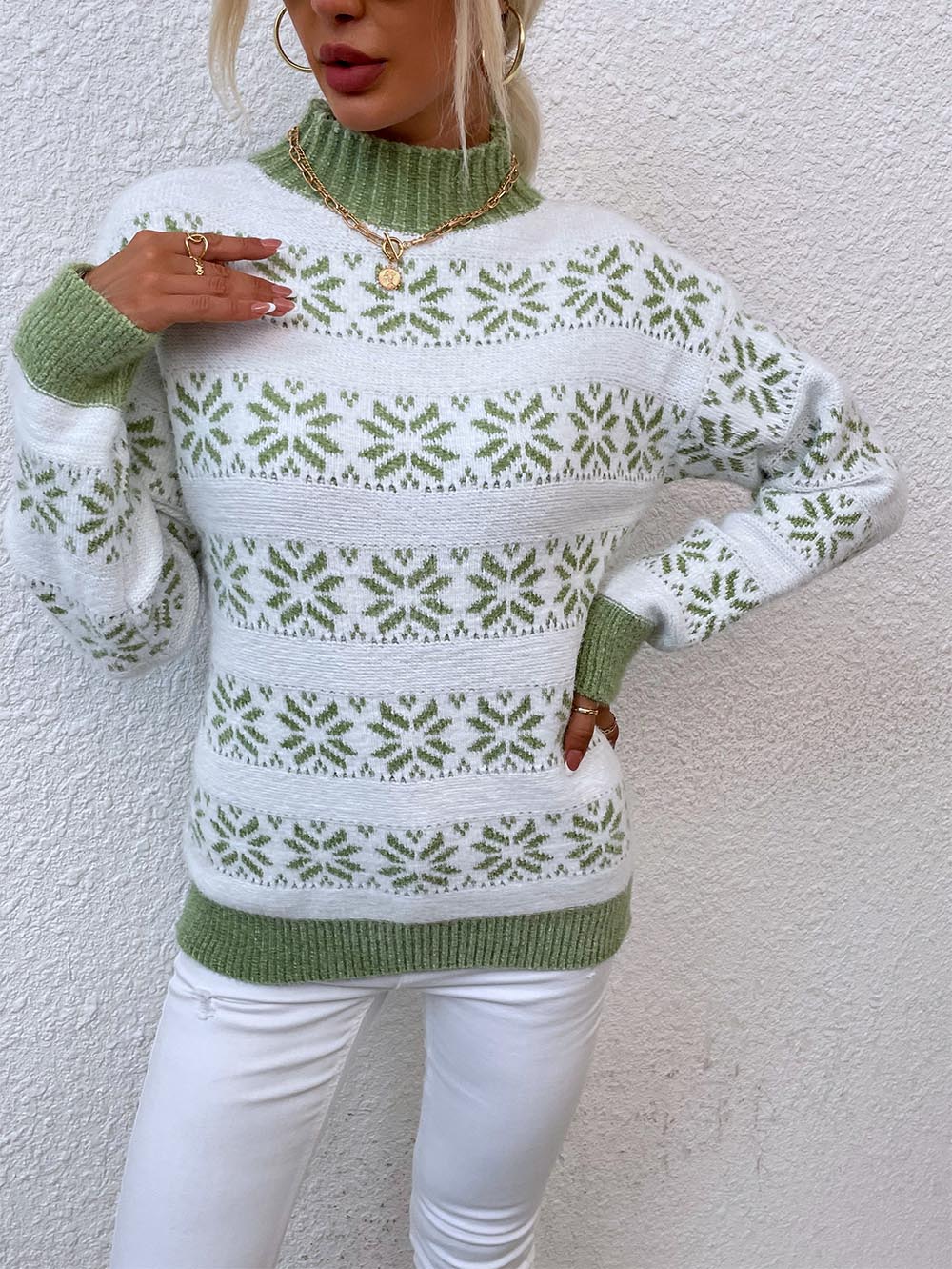 Effortlessly Elegant Sweater with a Timeless Design