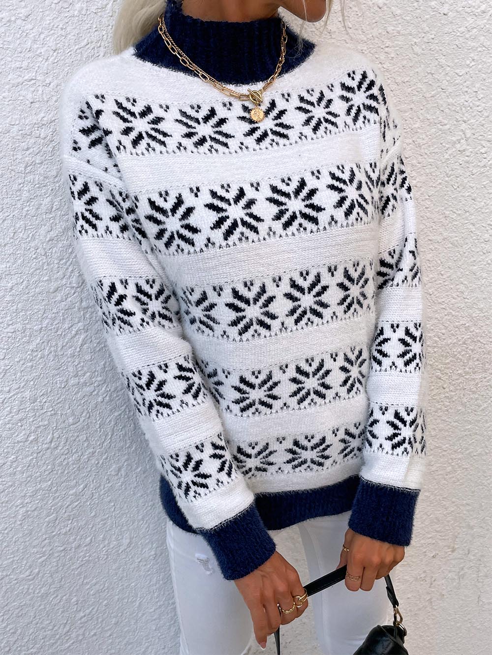 Effortlessly Elegant Sweater with a Timeless Design