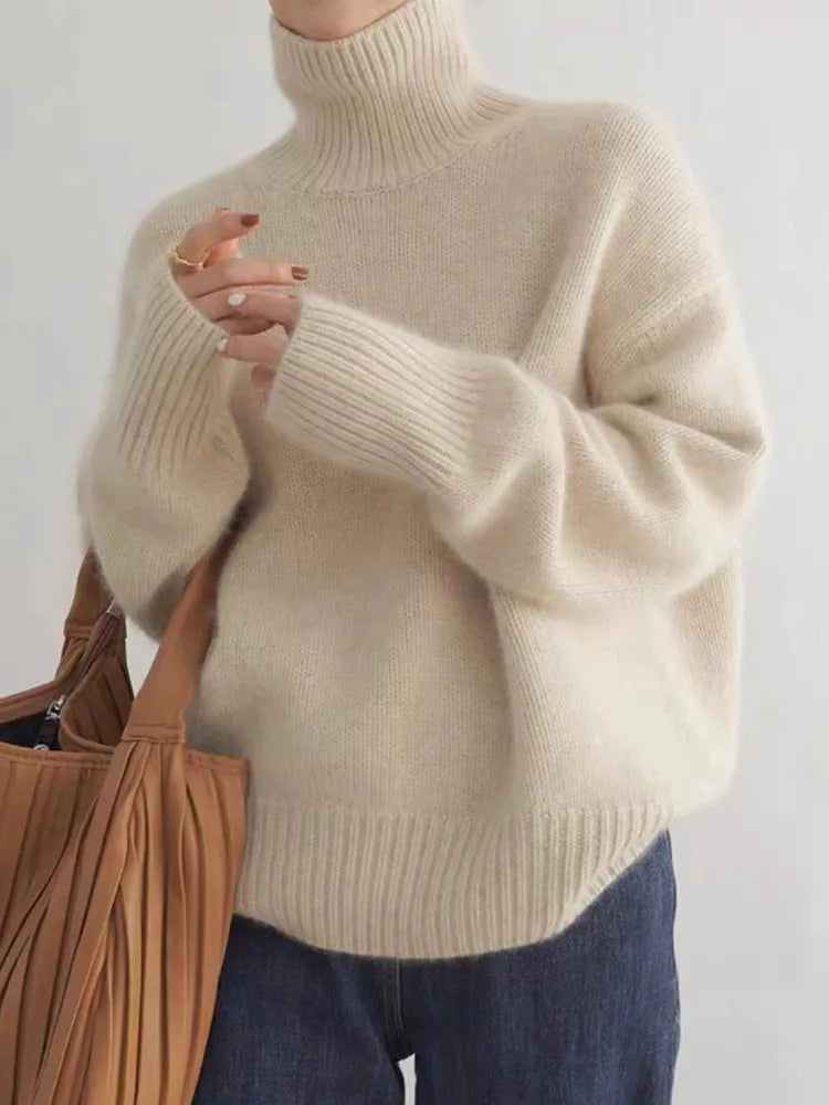 Well Tailored Sweater with a Graceful Silhouette
