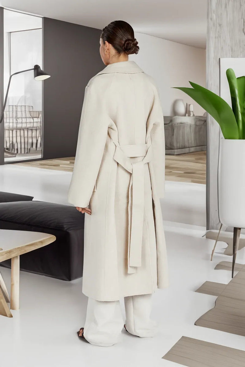 Effortlessly Elegant Garment with a Timeless Design