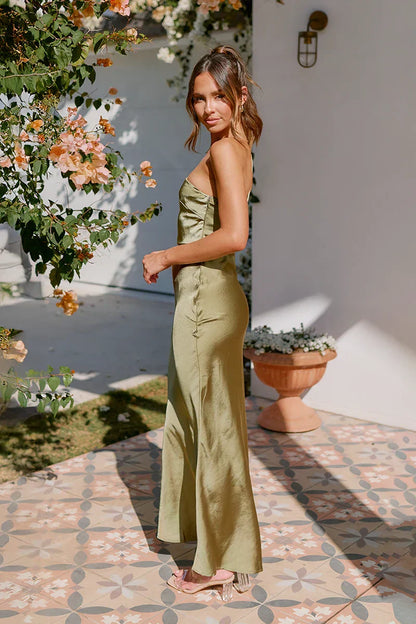 Effortlessly Elegant Dress with a Timeless Design