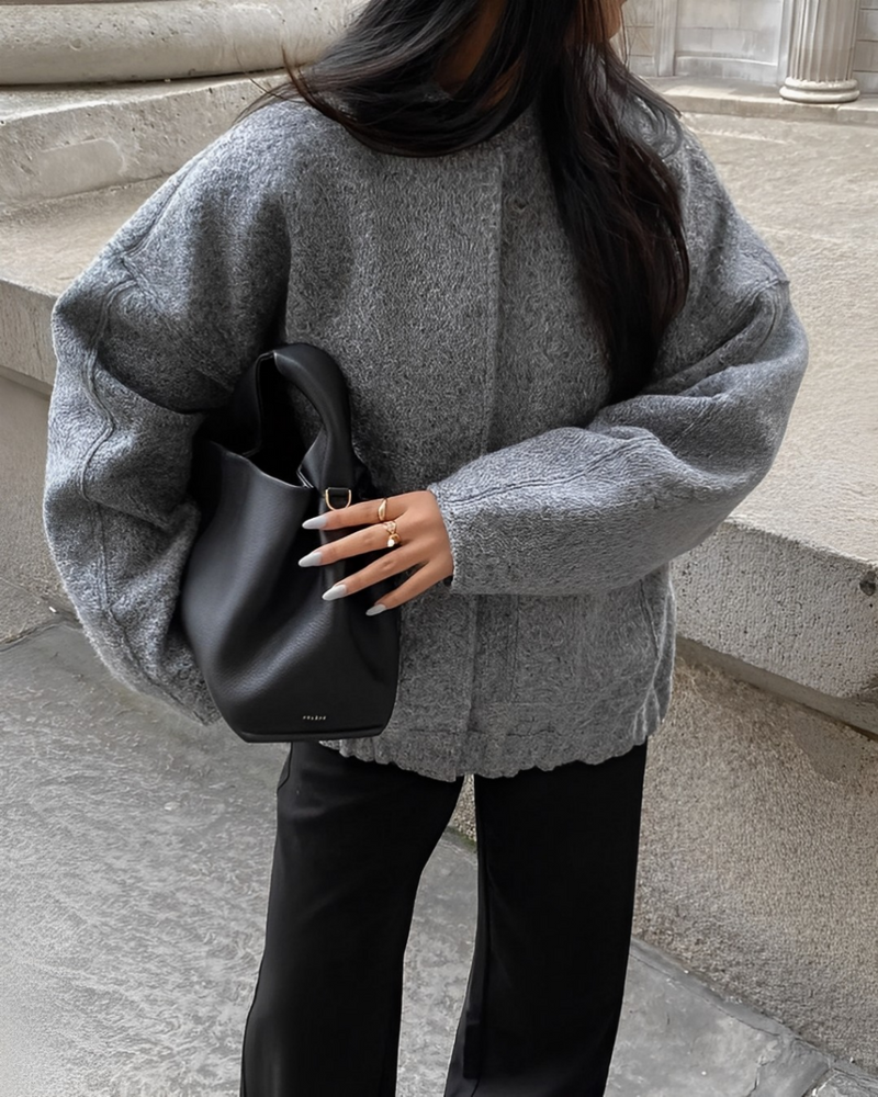 Effortlessly Elegant Jacket with a Timeless Design