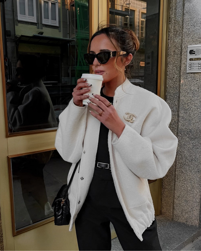 Effortlessly Elegant Jacket with a Timeless Design