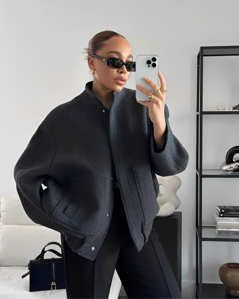 Effortlessly Elegant Jacket with a Timeless Design