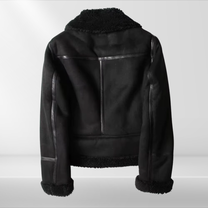 Effortlessly Elegant Jacket with a Timeless Design