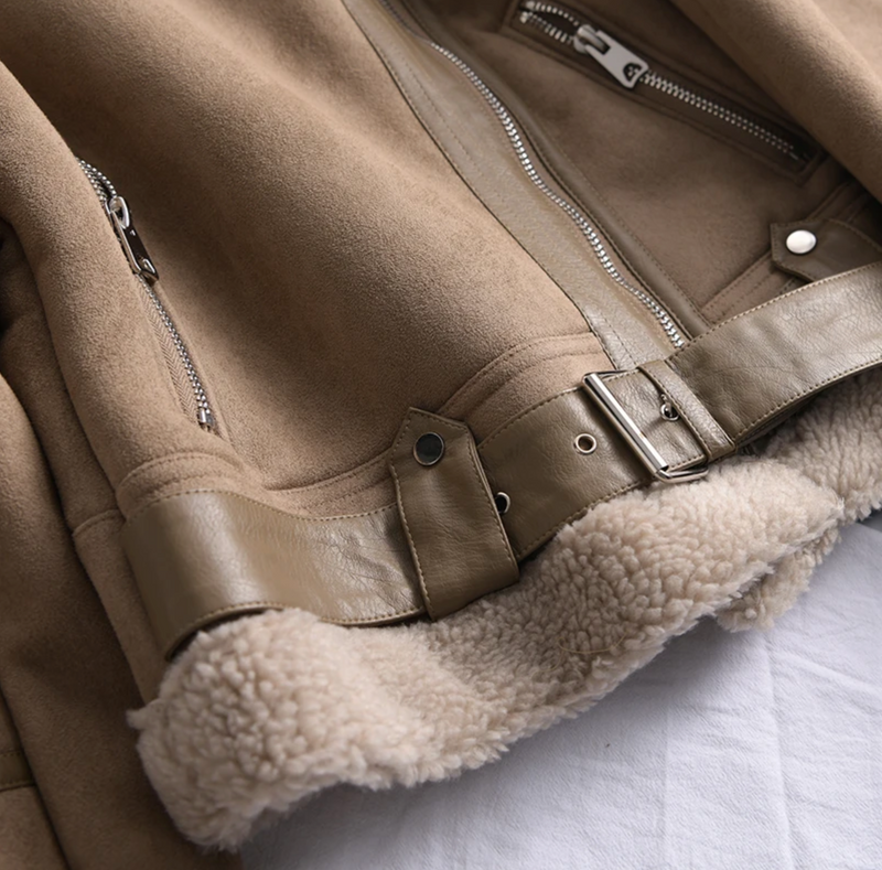 Effortlessly Elegant Jacket with a Timeless Design
