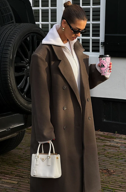 Effortlessly Elegant Coat with a Timeless Design