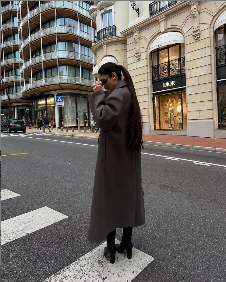 Effortlessly Elegant Coat with a Timeless Design