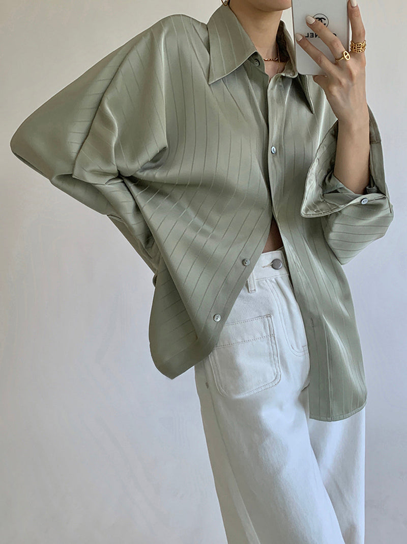 Well Tailored Blouse with a Graceful Silhouette