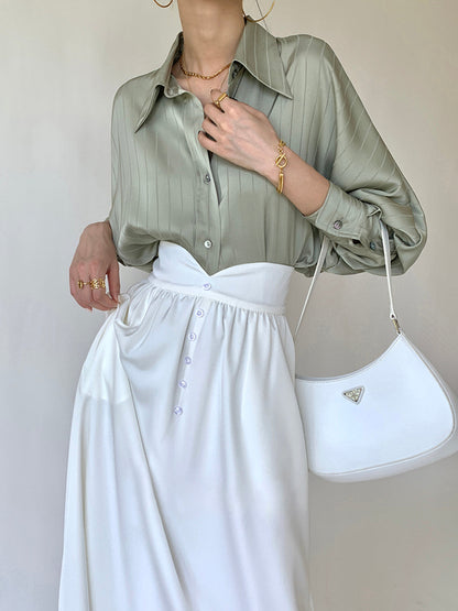 Well Tailored Blouse with a Graceful Silhouette