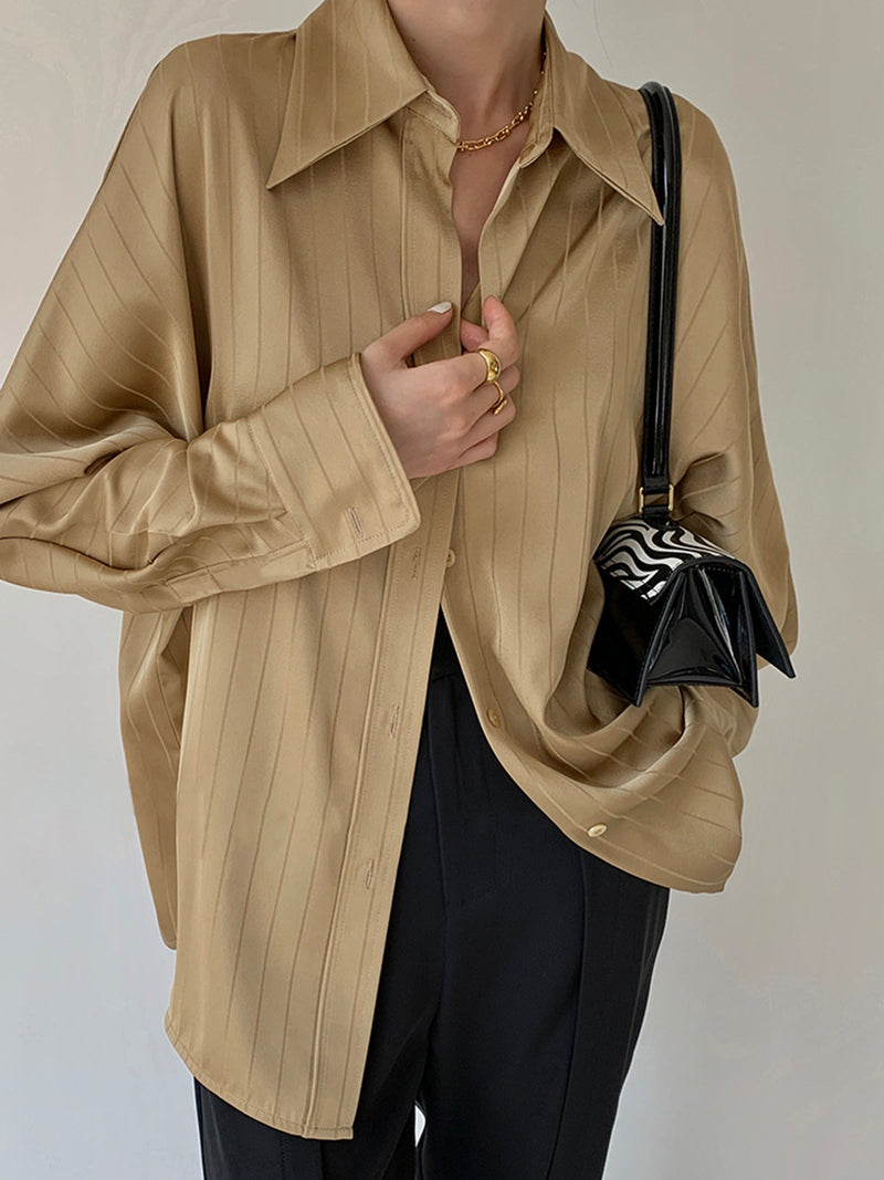 Well Tailored Blouse with a Graceful Silhouette