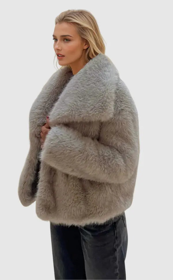 Elegantly Styled Jacket for Everyday Wear