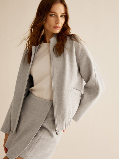 Effortlessly Elegant Jacket with a Timeless Design