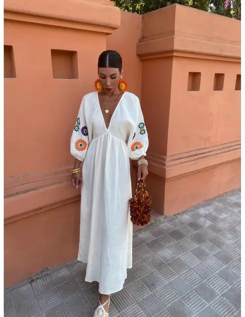 Beautifully Finished Dress in a Timeless Design