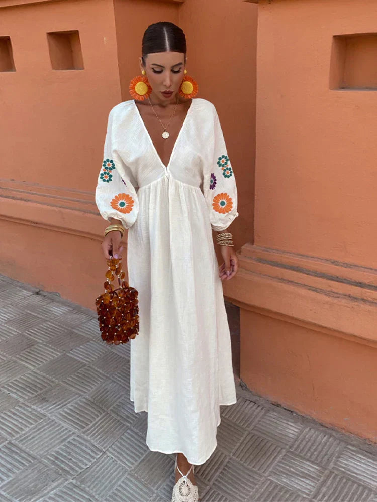 Beautifully Finished Dress in a Timeless Design