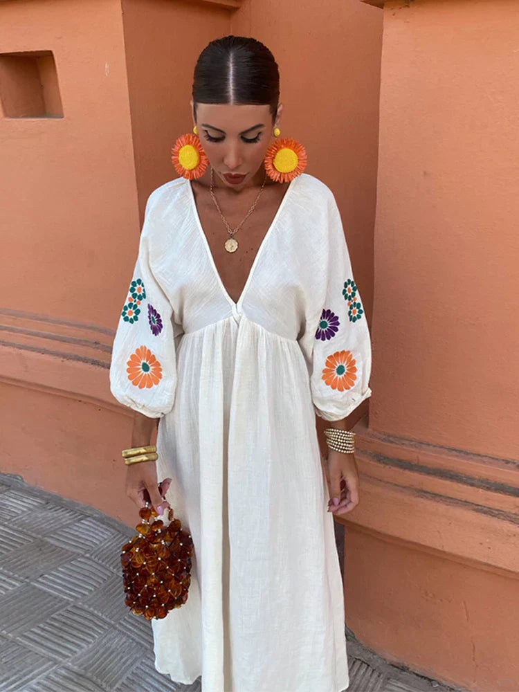 Beautifully Finished Dress in a Timeless Design