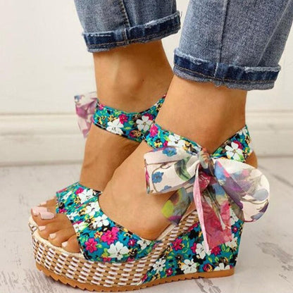 Graceful Orthopedic Sandals for Modern Look