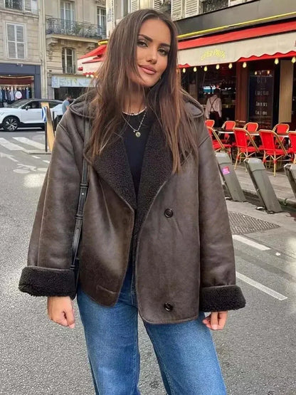 Effortlessly Elegant Jacket with a Timeless Design