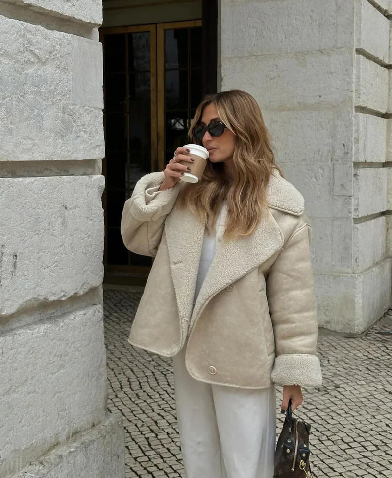 Effortlessly Elegant Jacket with a Timeless Design