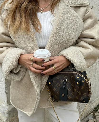Effortlessly Elegant Jacket with a Timeless Design