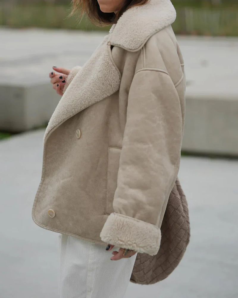 Effortlessly Elegant Jacket with a Timeless Design