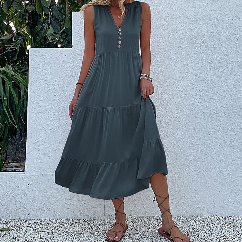 Beautifully Finished Dress in a Timeless Design