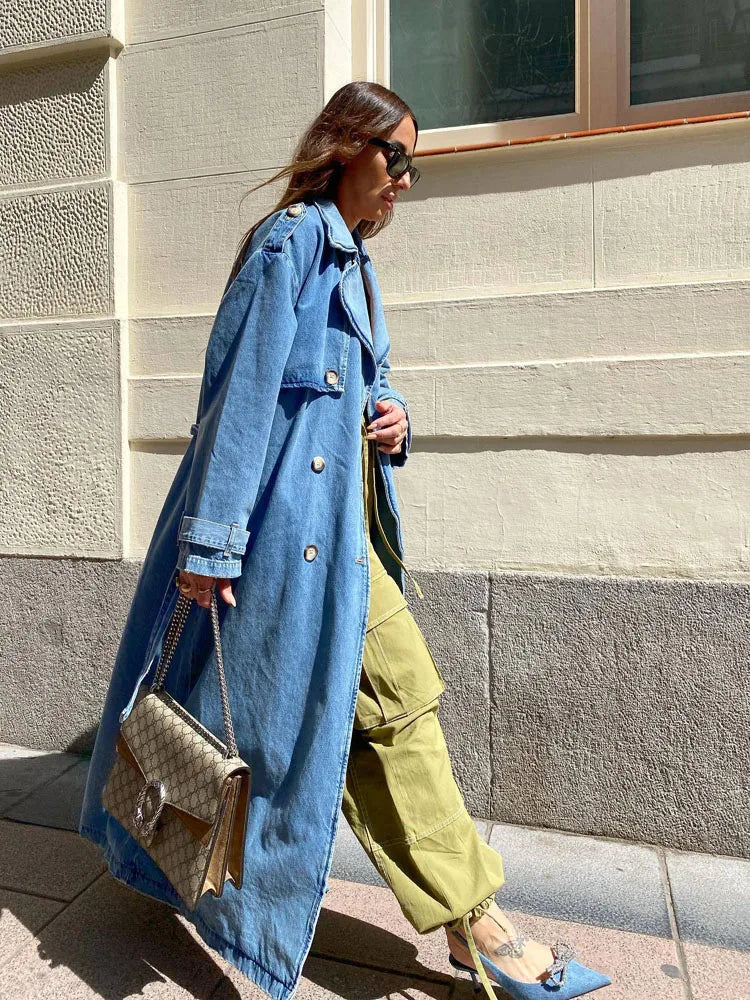 Beautifully Finished Coat in a Timeless Design