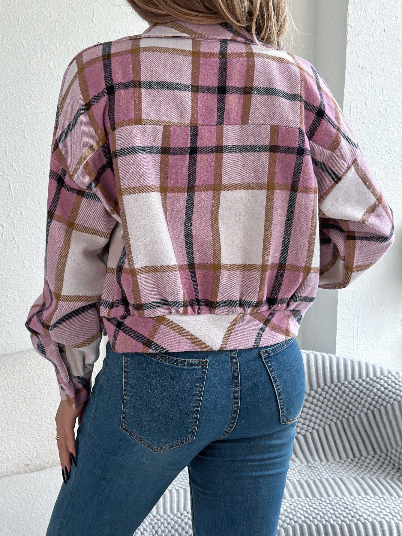 Effortlessly Elegant Jacket with a Timeless Design