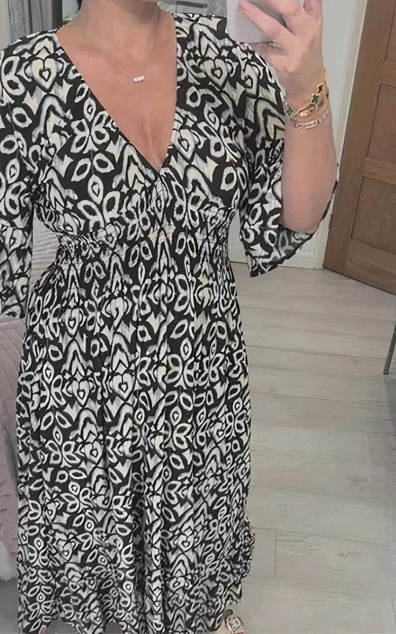 Gracefully Styled Dress for Any Occasion