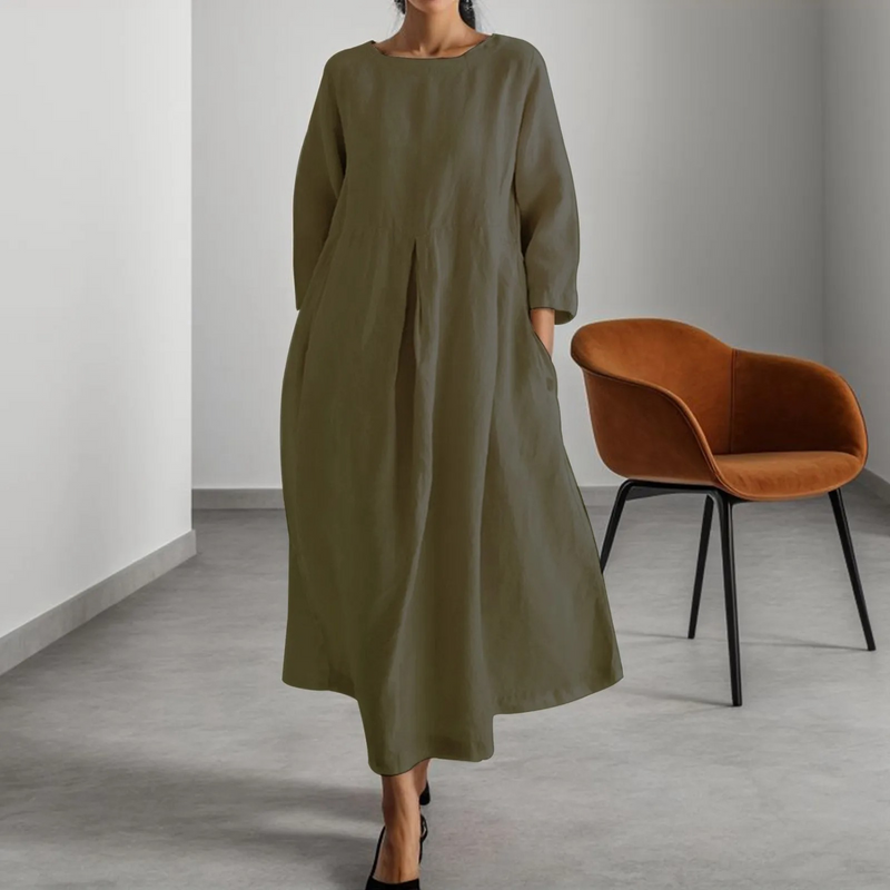 Classic Vintage Dress with a Flattering Fit