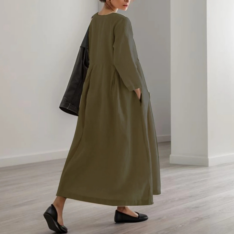 Classic Vintage Dress with a Flattering Fit