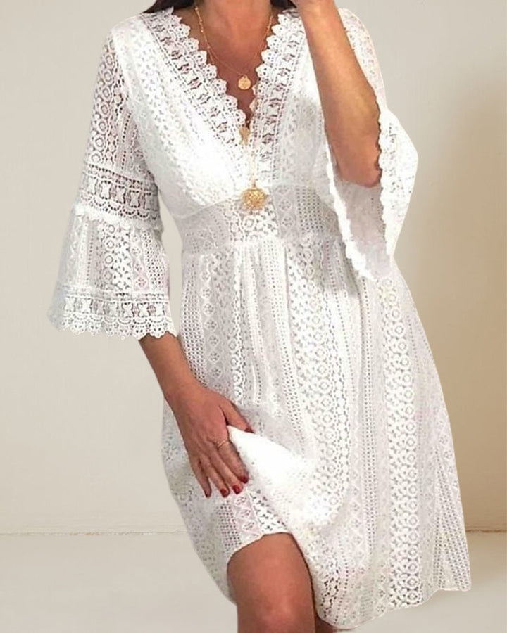 Effortlessly Elegant Dress with a Timeless Design