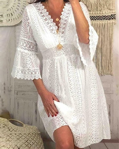 Effortlessly Elegant Dress with a Timeless Design
