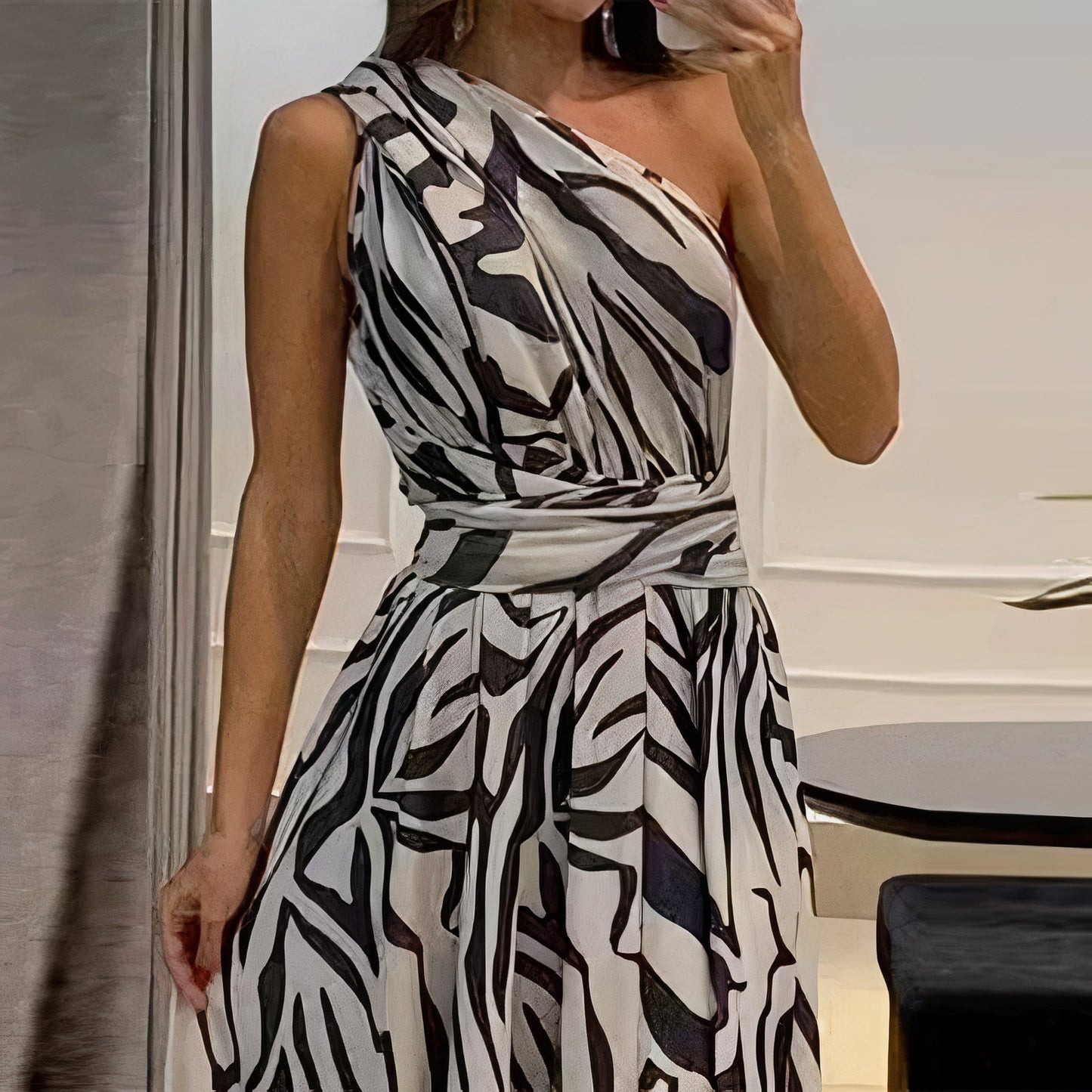 Classic Vintage Dress with a Flattering Fit