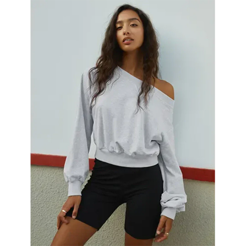Well Tailored Sweater with a Graceful Silhouette