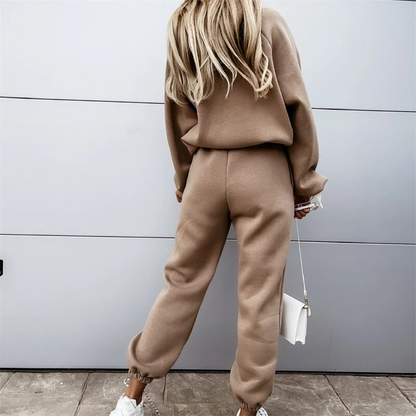 Effortlessly Elegant Pants with a Timeless Design