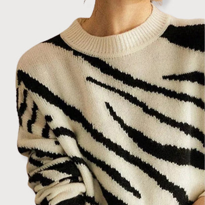 Well Tailored Sweater with a Graceful Silhouette