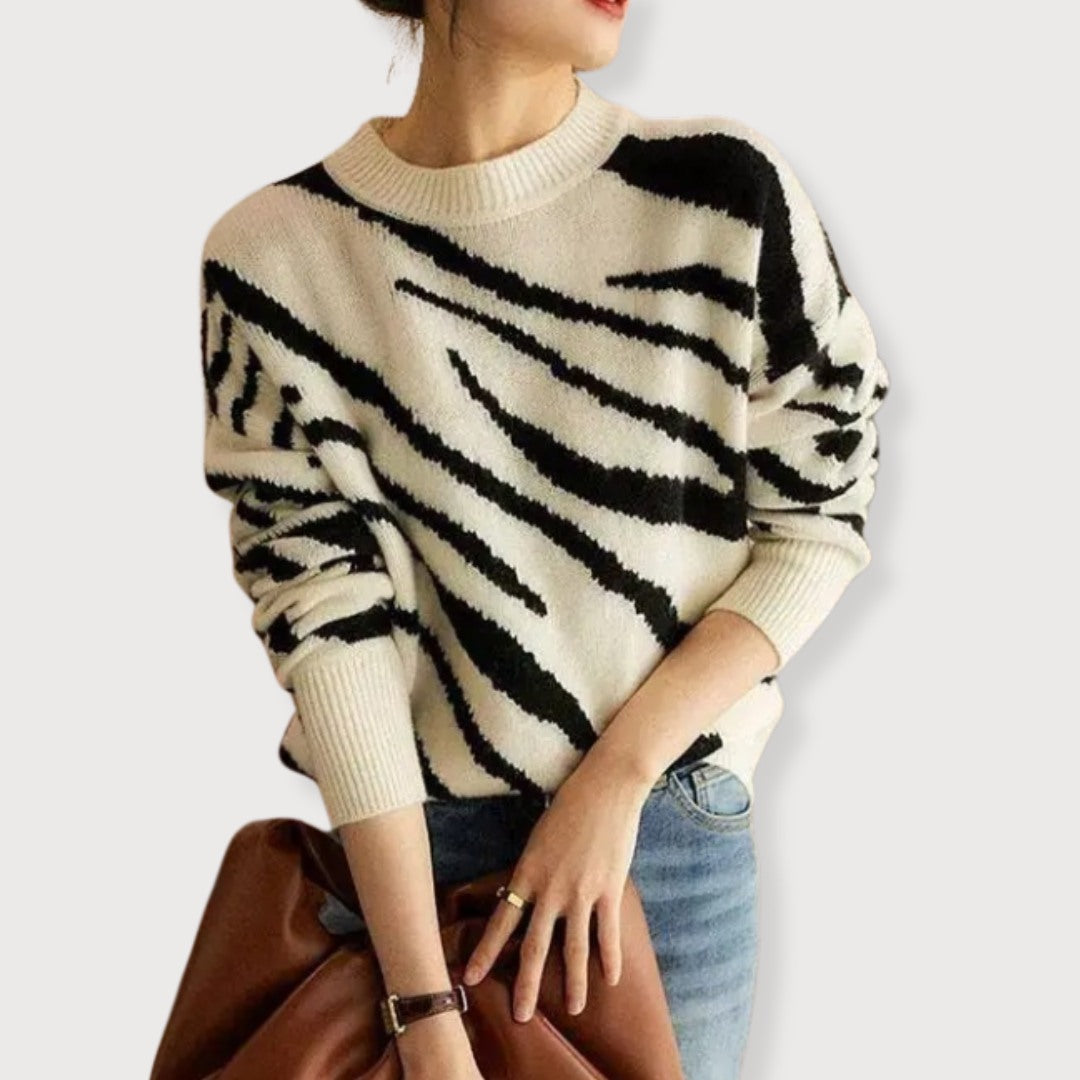Well Tailored Sweater with a Graceful Silhouette