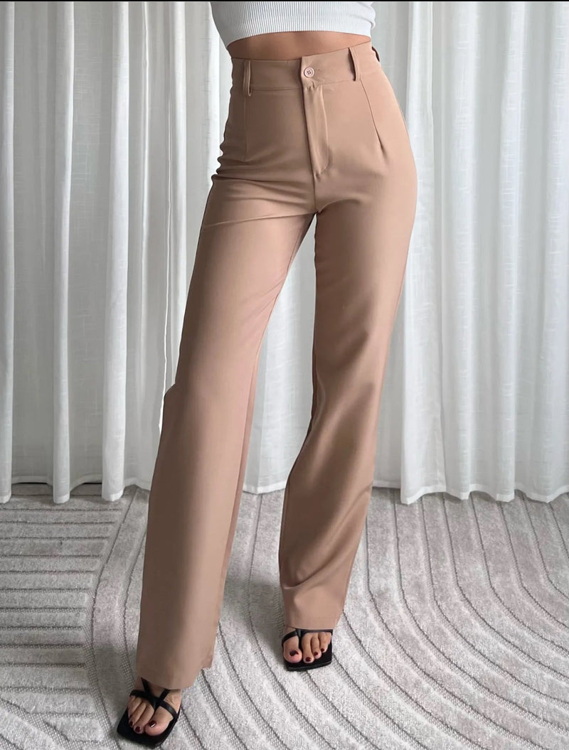 Classic Vintage Trousers with a Flattering Fit