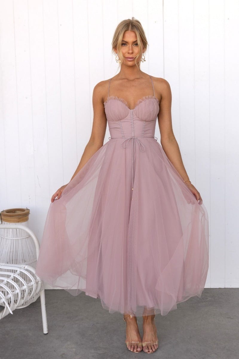 Well Tailored Dress with a Graceful Silhouette