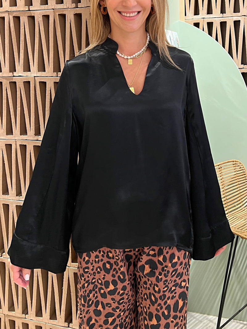 Gracefully Styled Blouse for Any Occasion