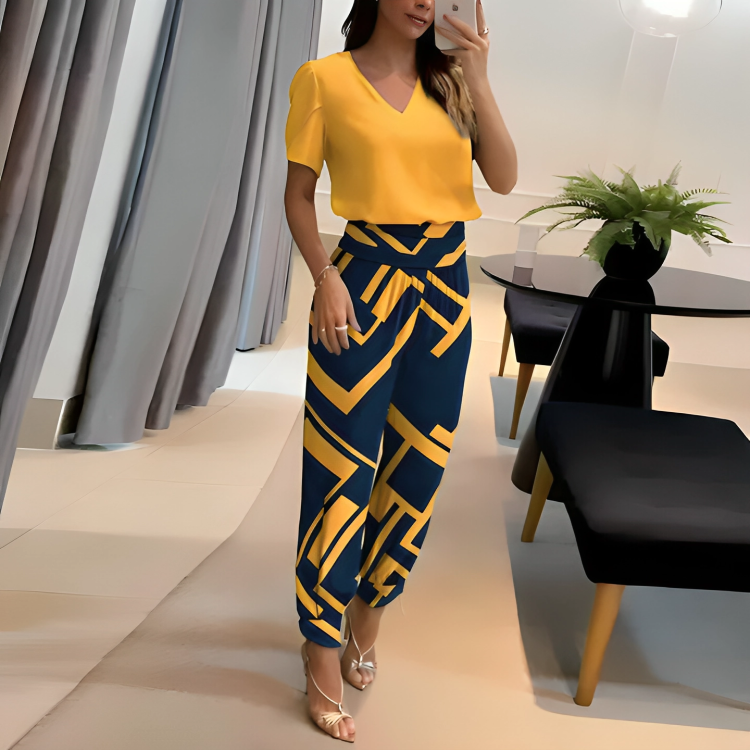 Effortlessly Elegant Blouse with a Timeless Design