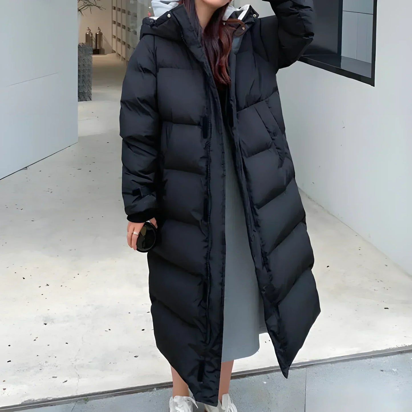 Well Tailored Coat with a Graceful Silhouette