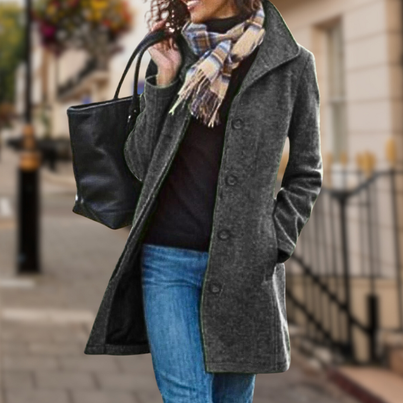 Well Tailored Coat with a Graceful Silhouette